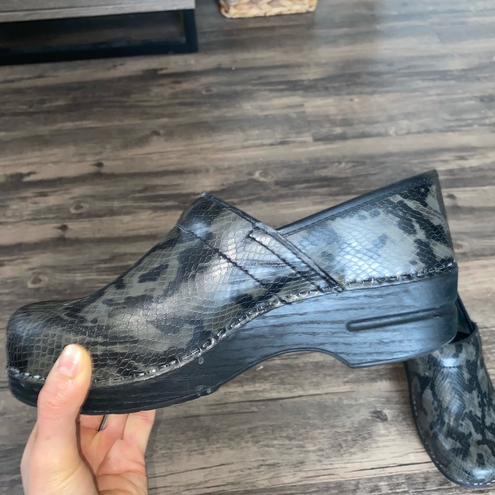 Dansko 41 Black Leather Python Clogs - image 3